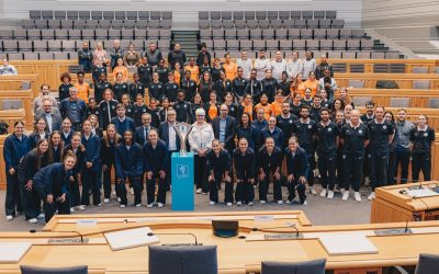 Sébastien Vincini a reçu l’équipe du TFC Féminines pour leur accession en Ligue 1 Arkema aux côtés de 40 jeunes du club de la Jeune Entente Toulousaine